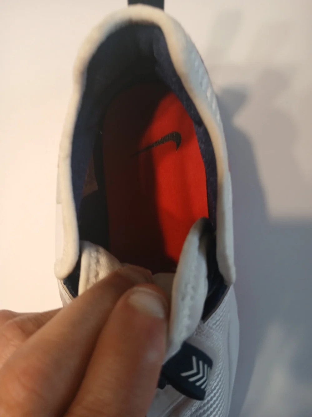 Nike LeBron Soldier XIV GS 7Y White UnivNike Kids' White & Red Athletic Sneakers